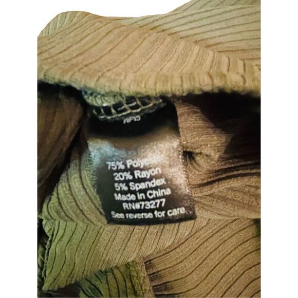 So Goods For Life Set Of Two Crewneck Shortsleeve Bodysuits Sage Green and Laven - Picture 7 of 12